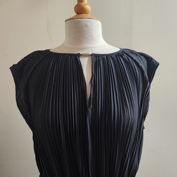 H&M pleated sleeveless dress - Picture 3 of 14